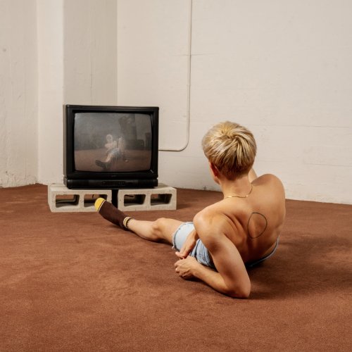 Mae Martin  I'm A TV (2025)