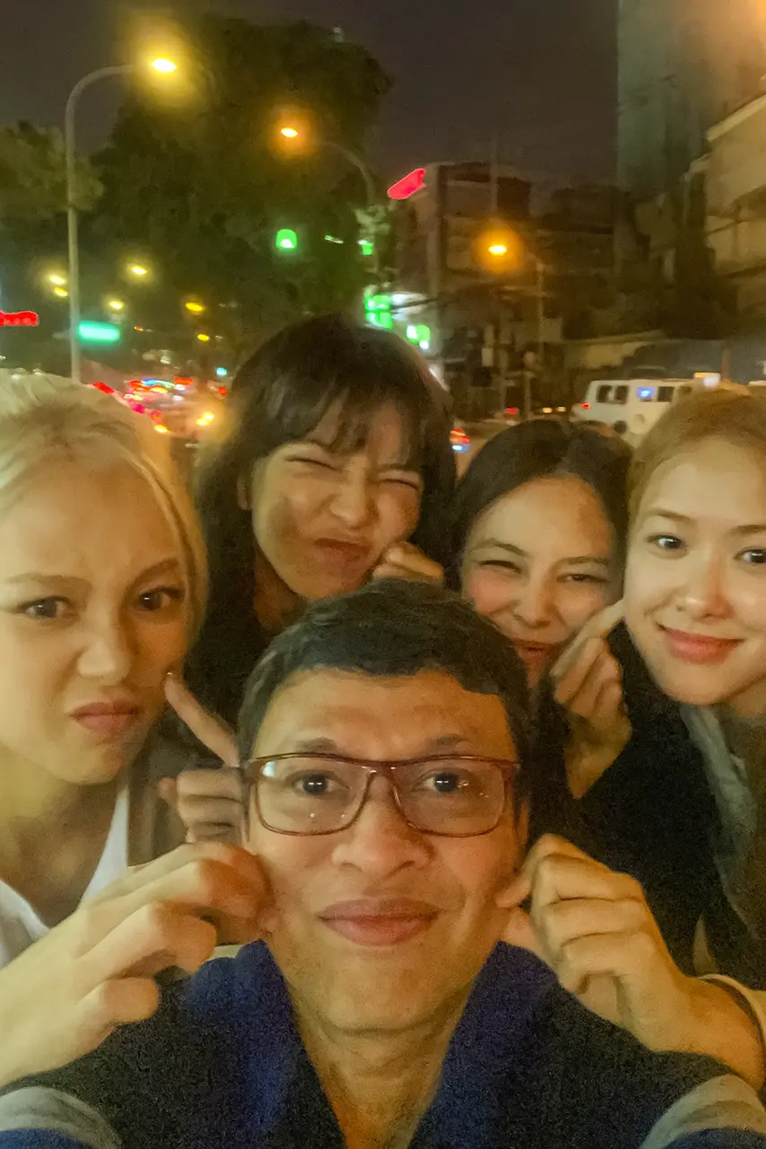 20250702_2243_Casual Manila Selfie_remix_01jz5sbgt4ft5b43dvndzvr6fj.webp