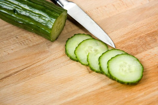 cucumber-slices-wisdom-tooth-pain.jpg