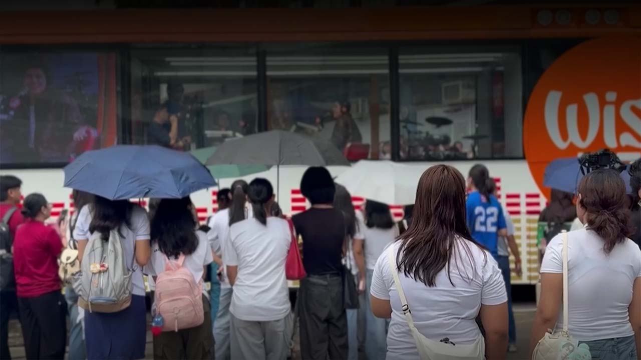 Arellano University, binisita ng Wish 107.5 sa bagong konseptong 'Wish Bus on Campus'