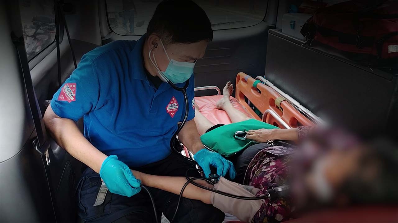 Senior citizen na natapilok sa Marikina City, nilapatan ng first aid ng UNTV News and Rescue