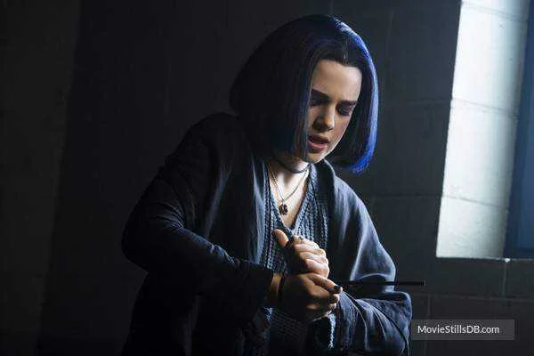 Titans Star Teagan Croft Reveals Raven's Comic-Accurate Appearance