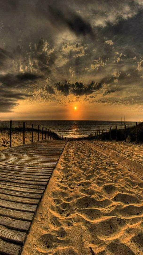 Sunset-46035e3e-3b9c-38c6-bd64-d507a4ae7021.webp