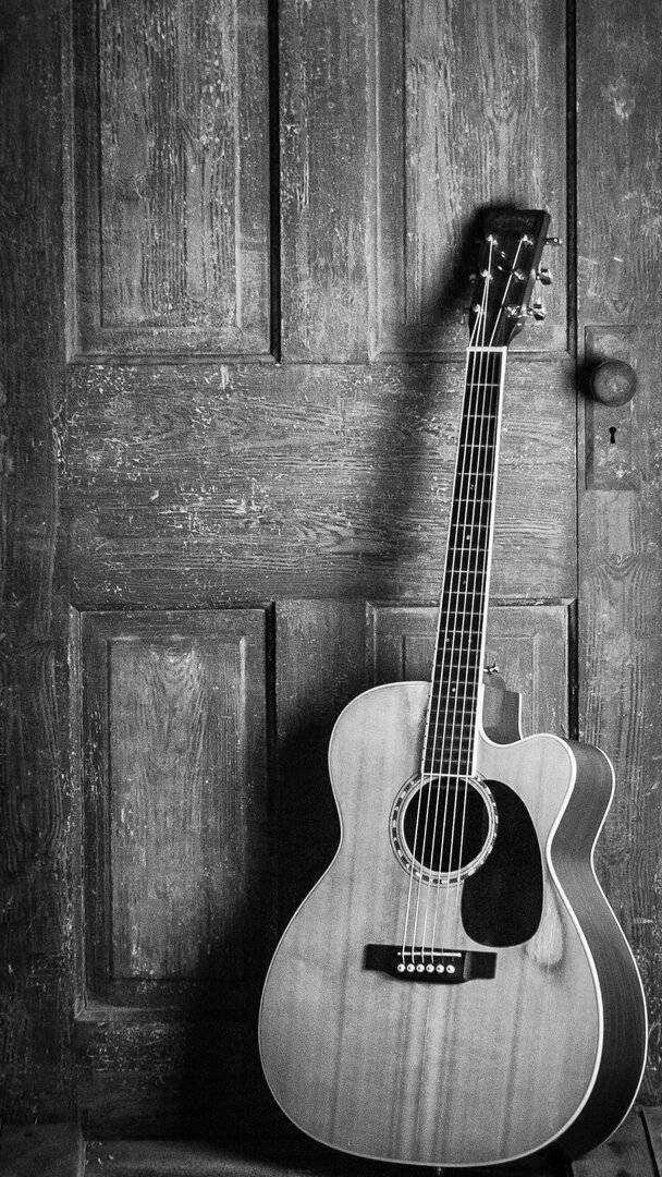 guitar-ad7b8960-7030-47f1-a05b-b1b021589356.webp