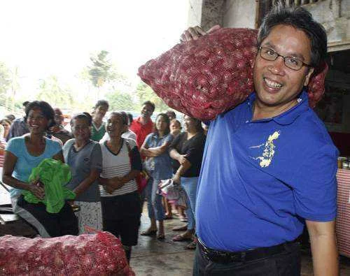 mar_roxas_yolanda.jpgw=500.webp