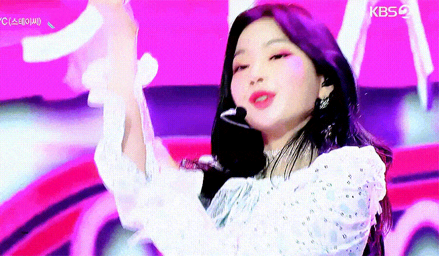 STAYC - ISA (1).gif