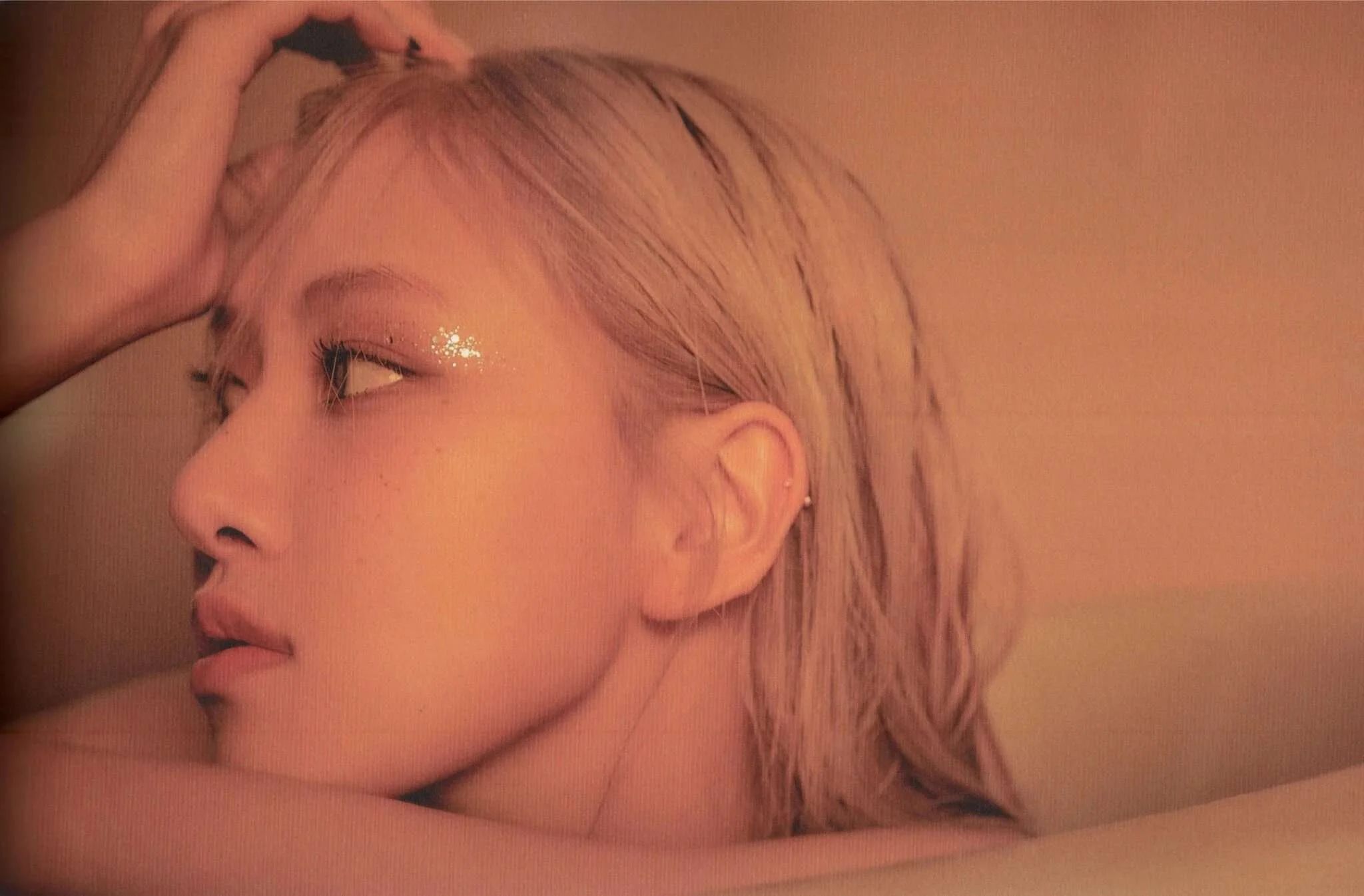 ROSE-1st-Single-Album-R-SCANS-documents-7.jpg