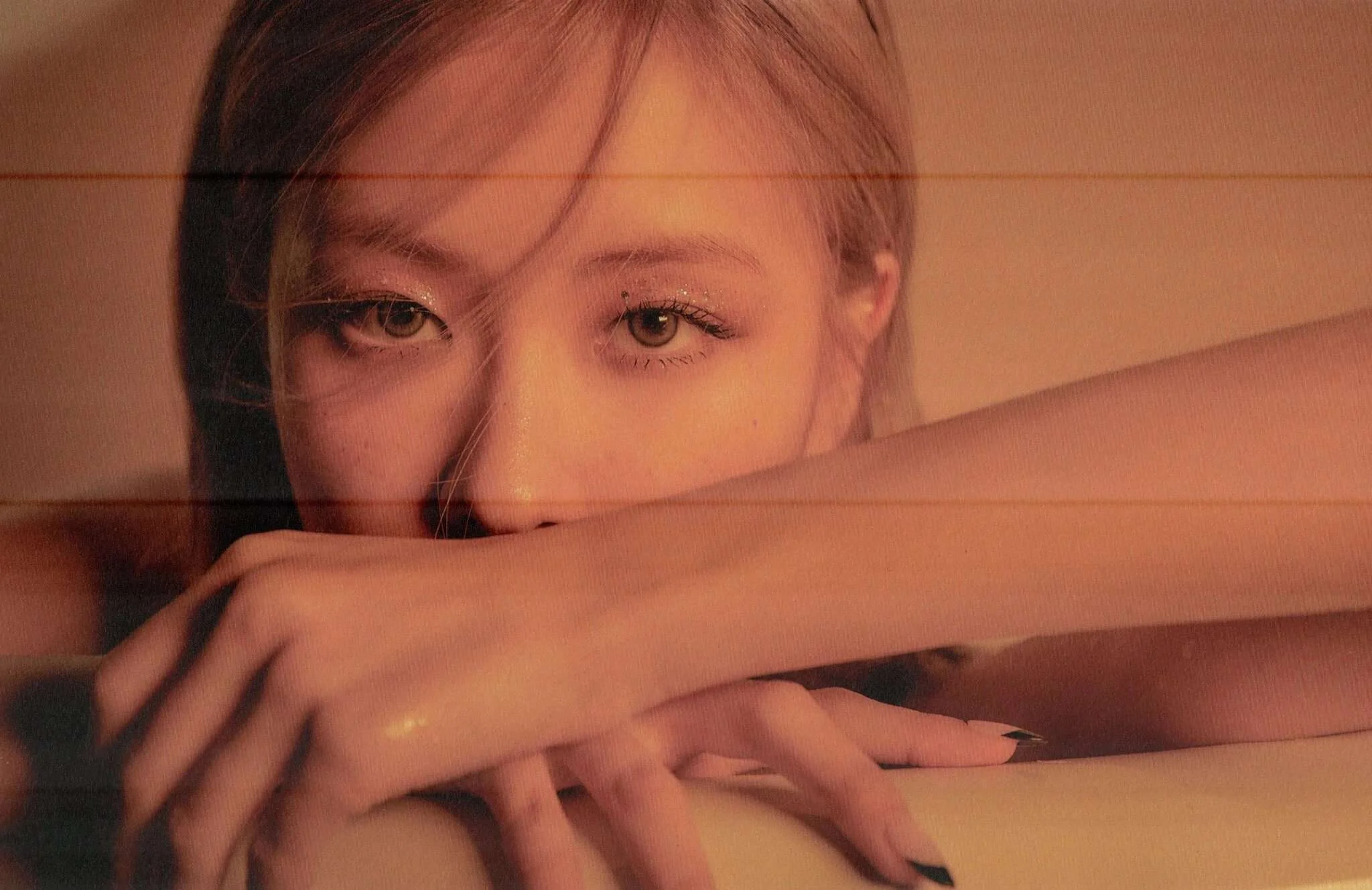 ROSE-1st-Single-Album-R-SCANS-documents-8.jpg