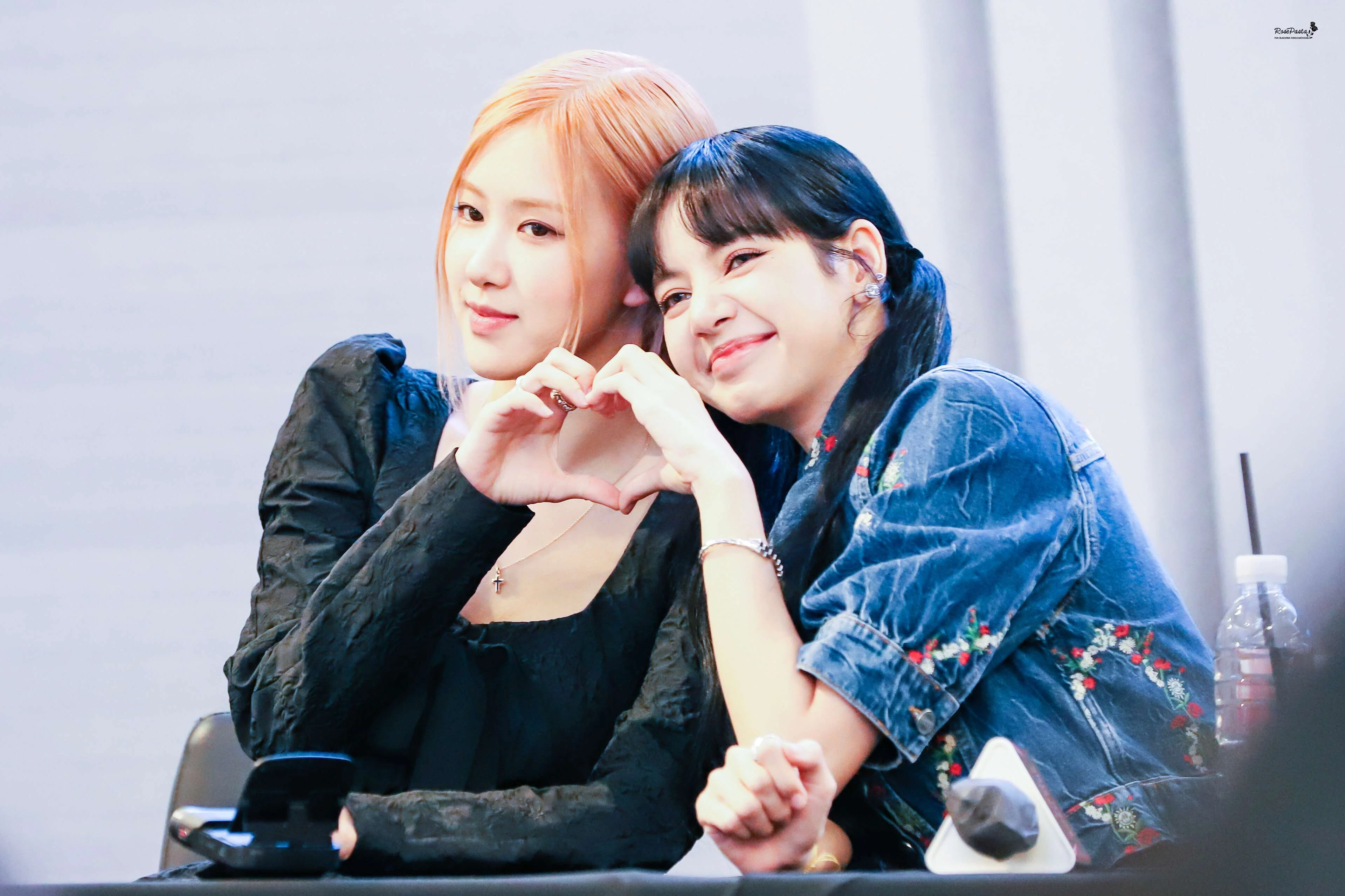 220925-BLACKPINK-Lisa-Rose-Fansign-Event-documents-1(2).jpeg