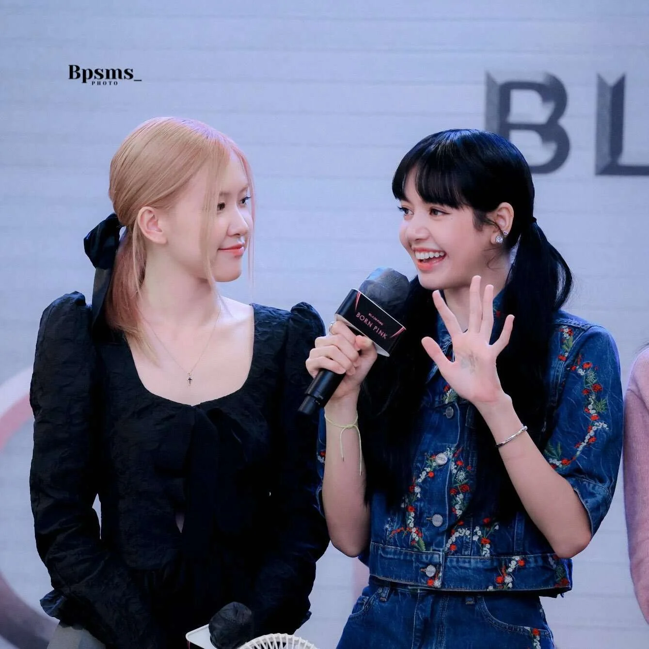 220925-BLACKPINK-Lisa-Rose-Fansign-Event-documents-2(1).jpeg