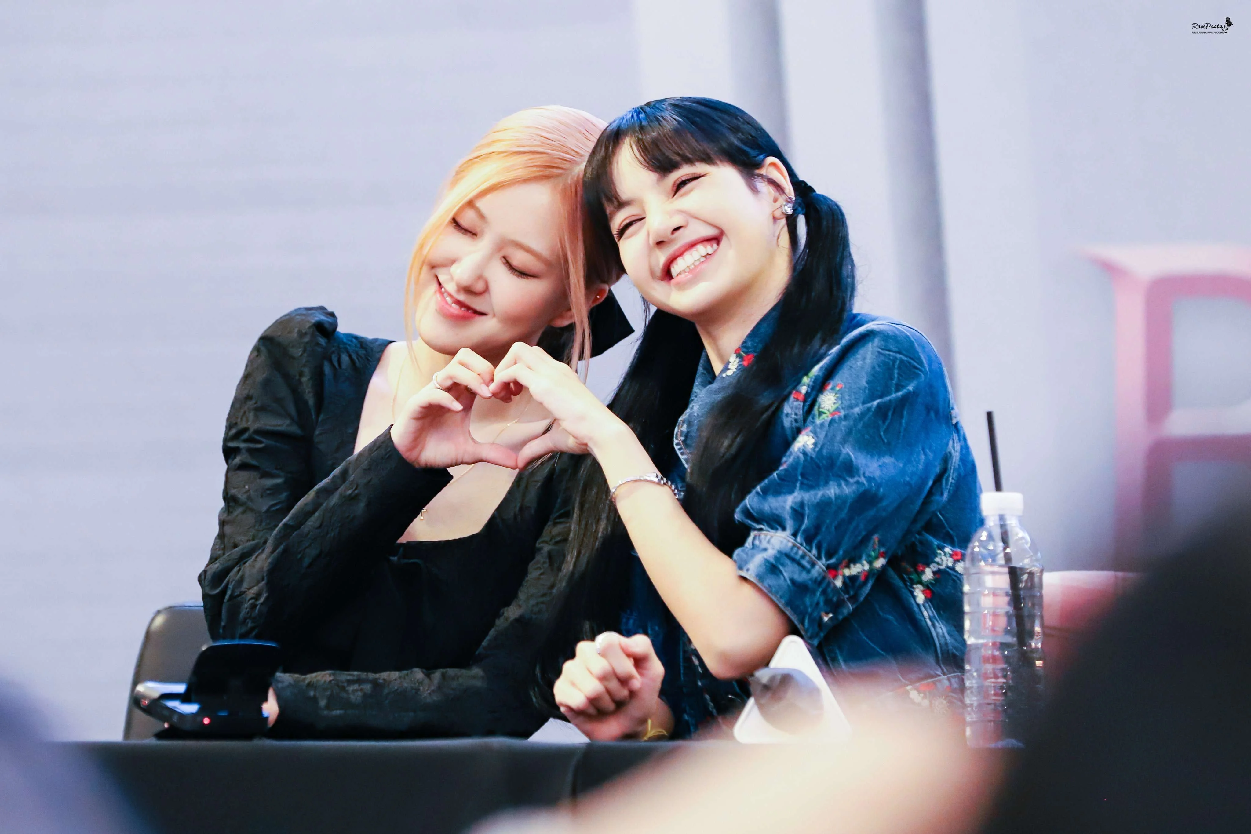 220925-BLACKPINK-Lisa-Rose-Fansign-Event-documents-2(2).jpeg