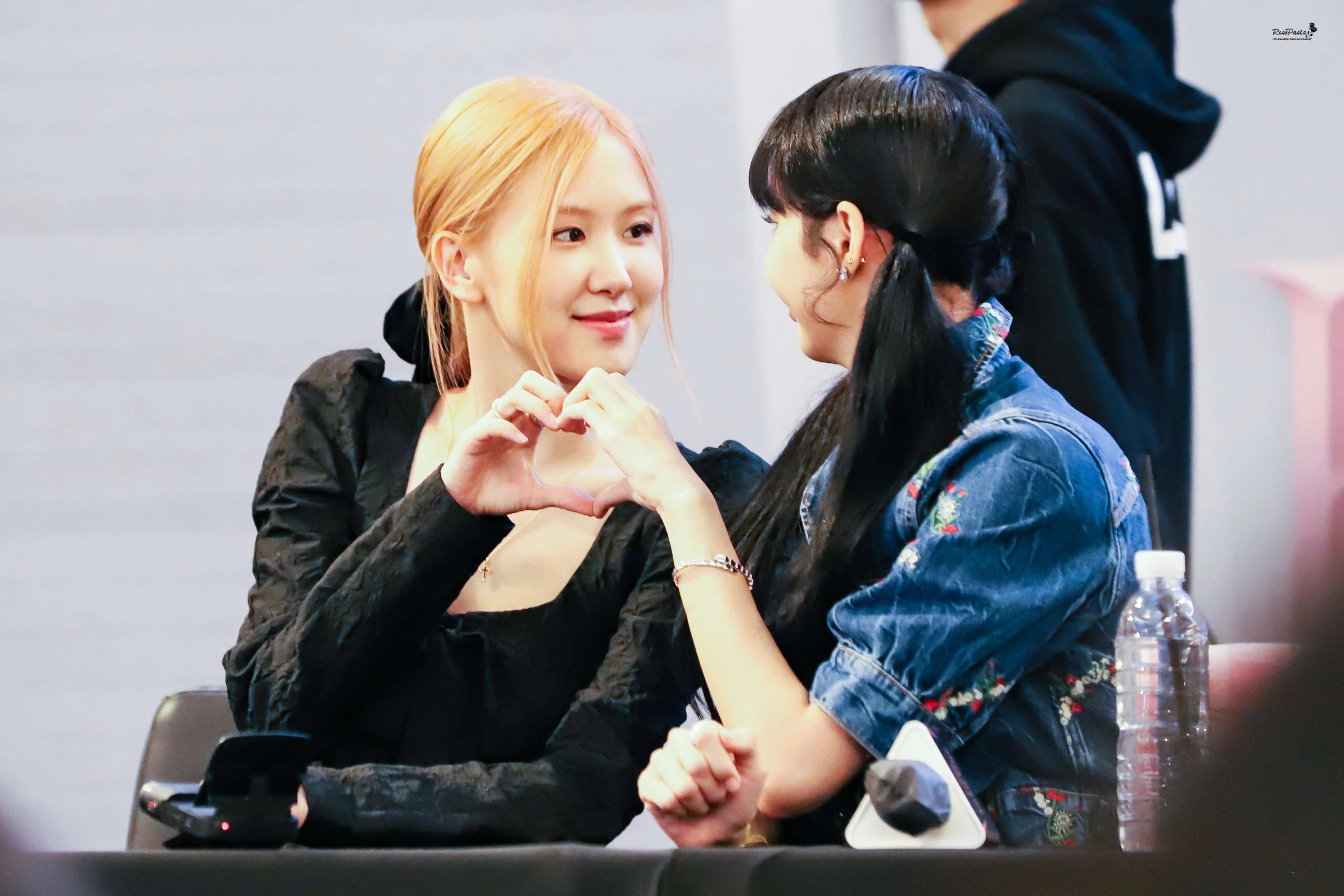 220925-BLACKPINK-Lisa-Rose-Fansign-Event-documents-3.jpeg