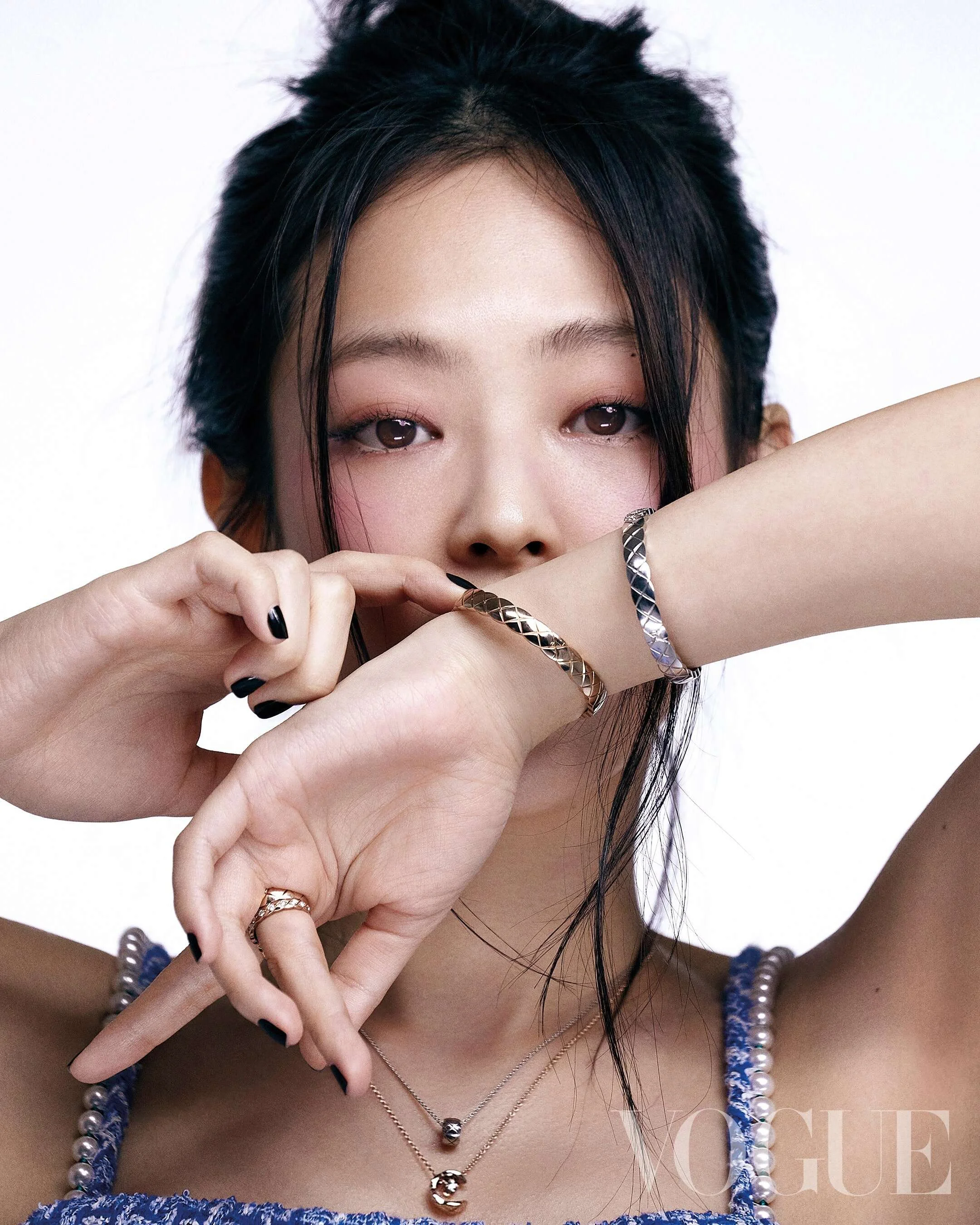 BLACKPINK-Jennie-for-Vogue-Taiwan-March-2023-Issue-x-Chanel-documents-11.jpeg