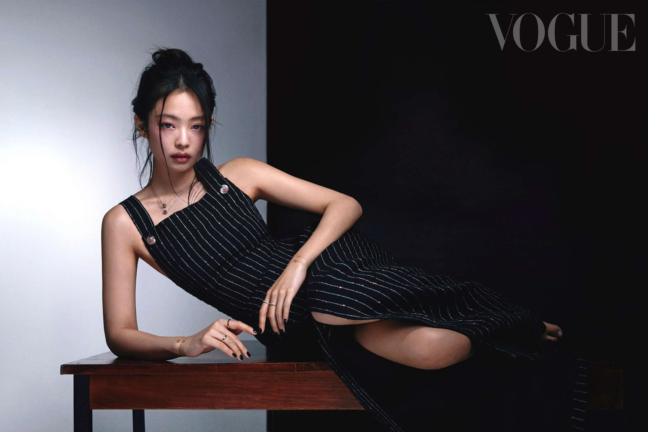 BLACKPINK-Jennie-for-Vogue-Taiwan-March-2023-Issue-x-Chanel-documents-2.jpeg