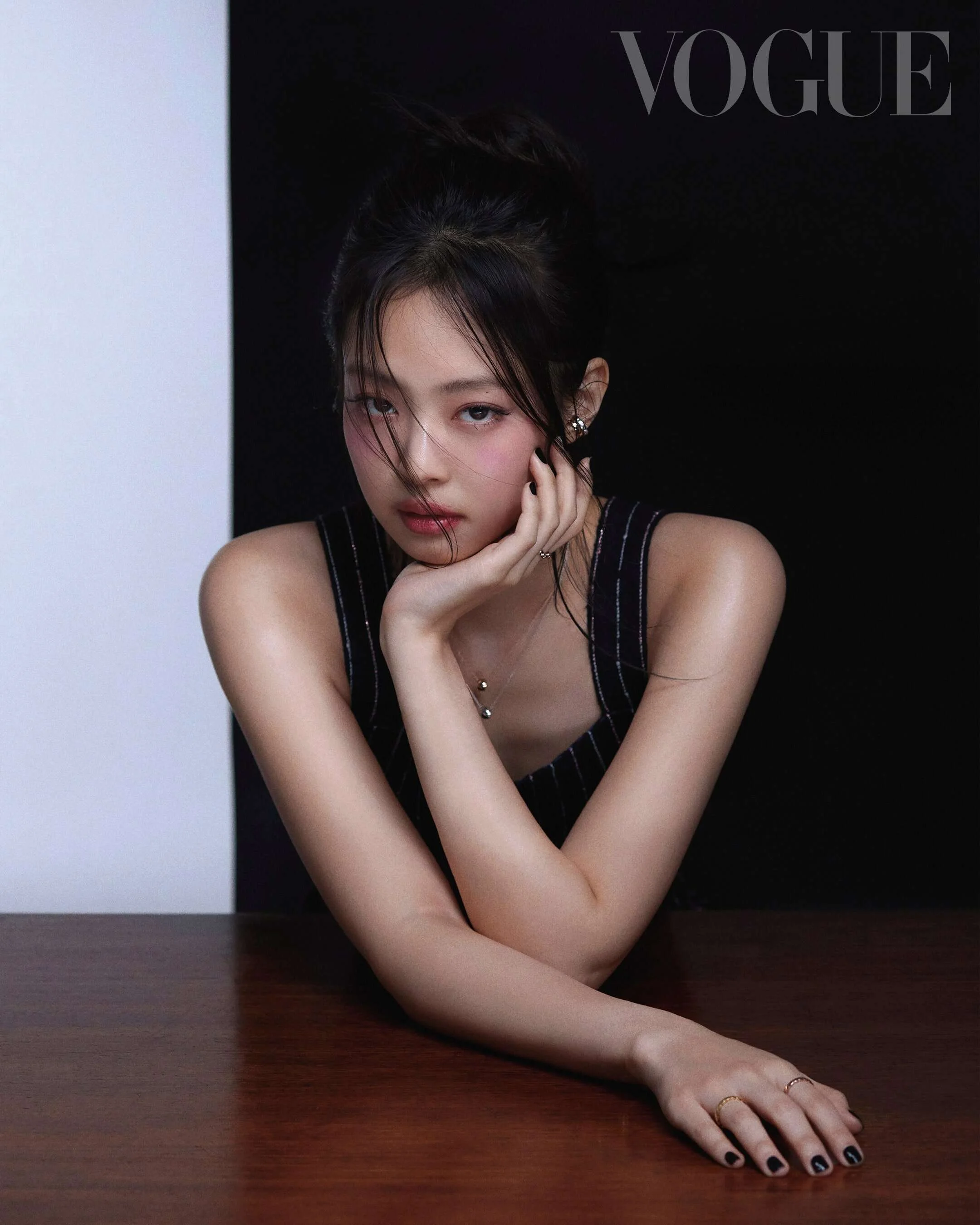 BLACKPINK-Jennie-for-Vogue-Taiwan-March-2023-Issue-x-Chanel-documents-4.jpeg