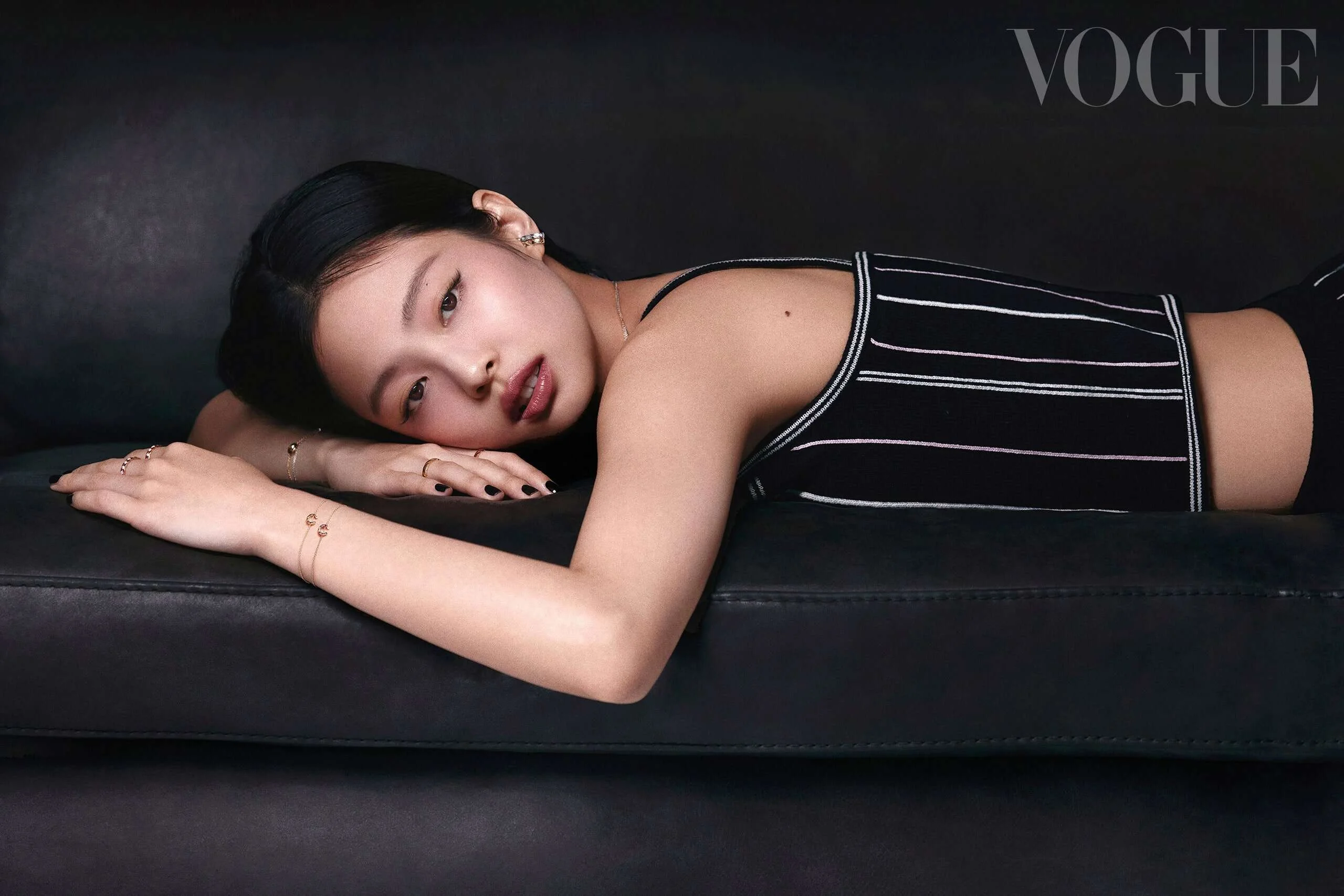 BLACKPINK-Jennie-for-Vogue-Taiwan-March-2023-Issue-x-Chanel-documents-6.jpeg