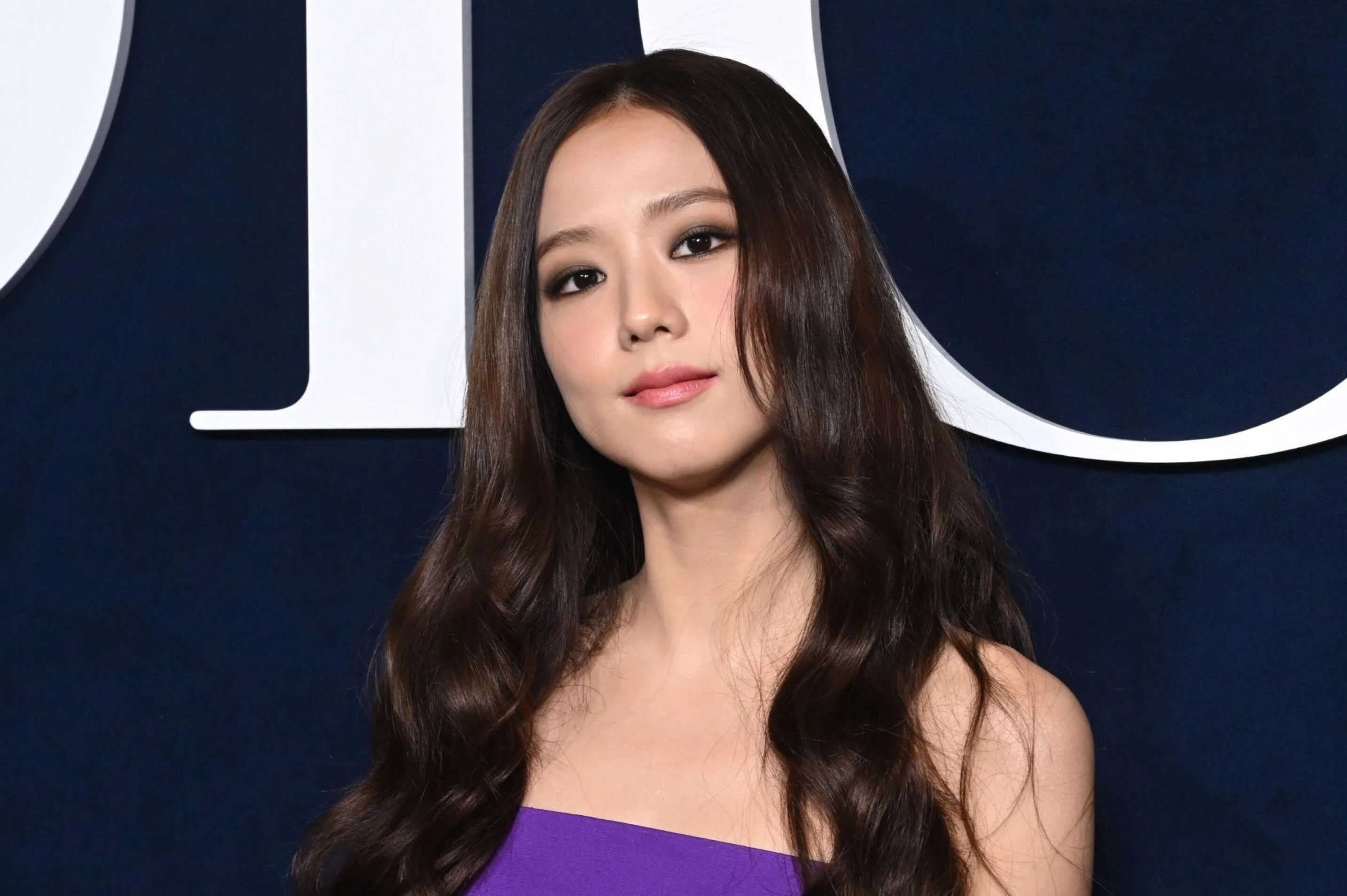 230228-JISOO-DIOR-Women-s-F-W-2023-24-Fashion-Show-at-Paris-Fashion-Week-documents-11(1).jpeg