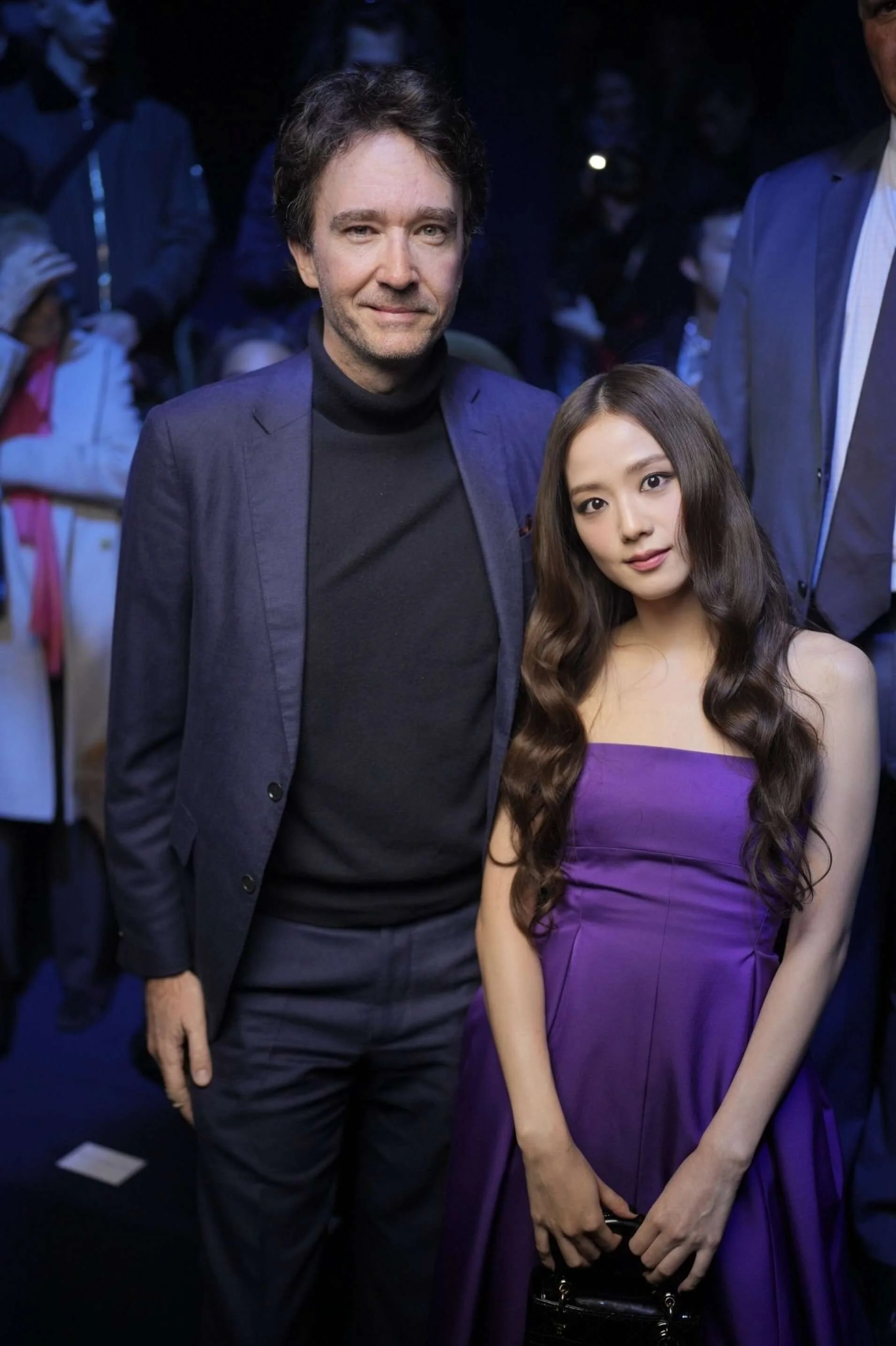 230228-JISOO-DIOR-Women-s-F-W-2023-24-Fashion-Show-at-Paris-Fashion-Week-documents-12(1).jpeg