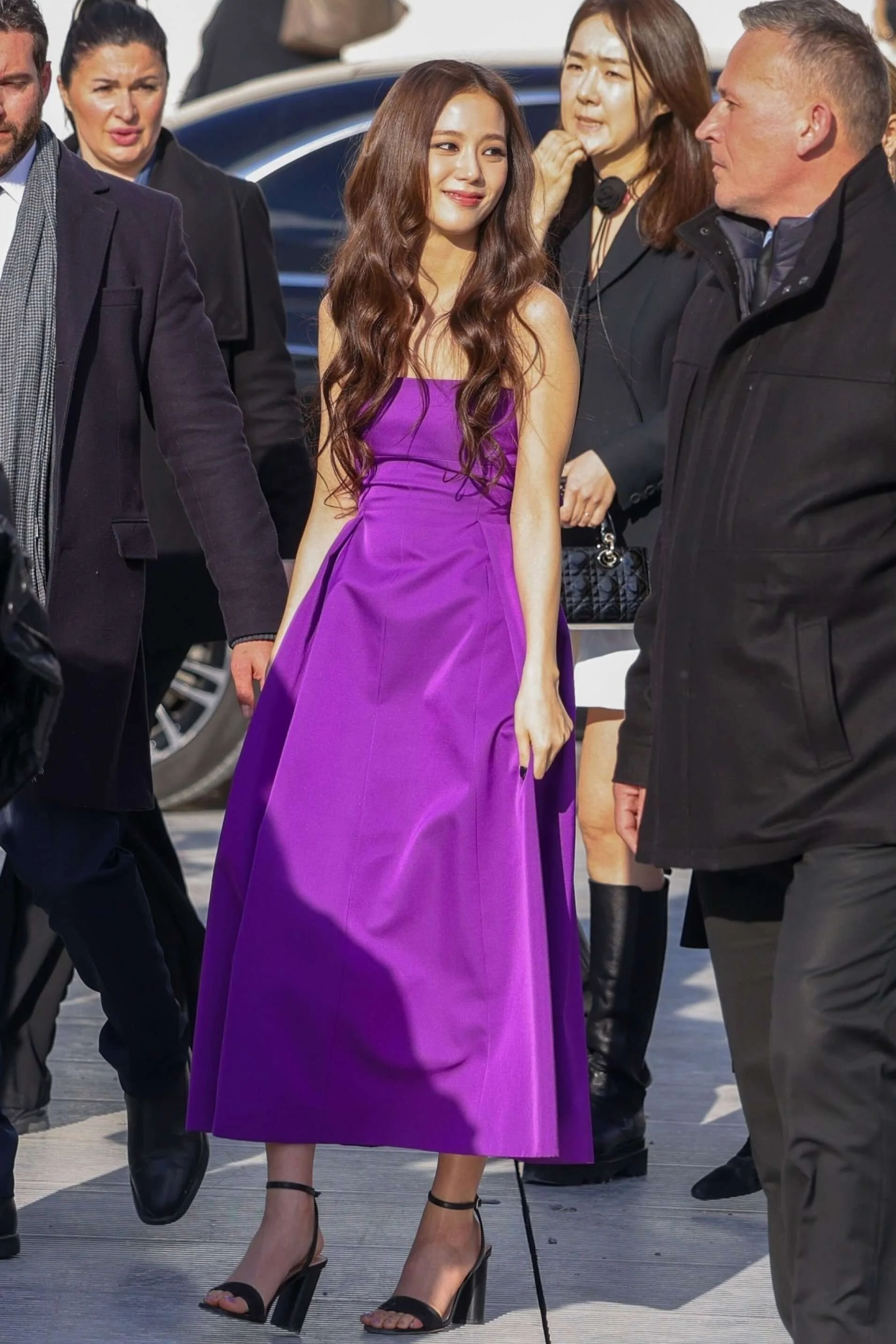 230228-JISOO-DIOR-Women-s-F-W-2023-24-Fashion-Show-at-Paris-Fashion-Week-documents-17.jpeg