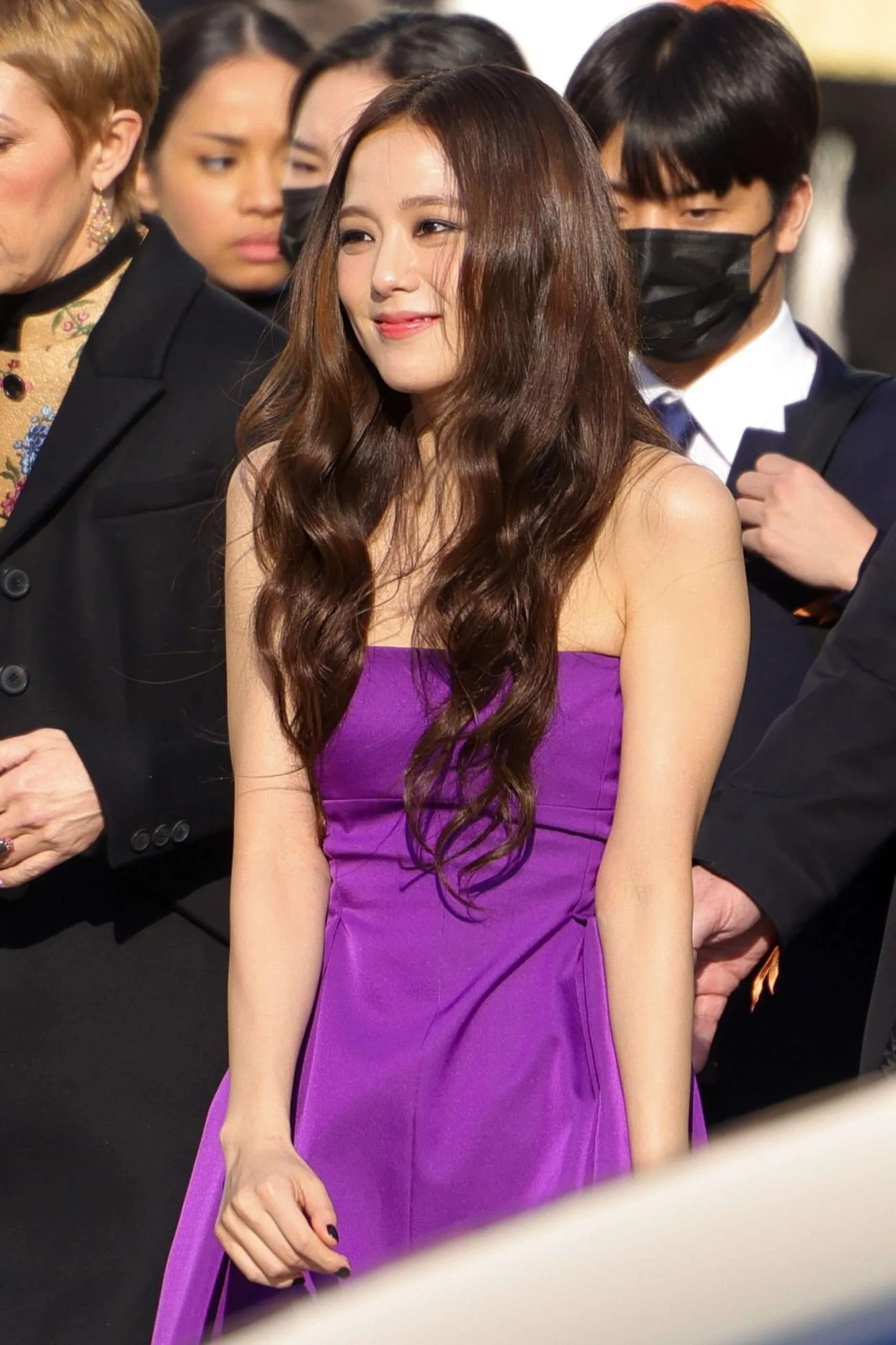 230228-JISOO-DIOR-Women-s-F-W-2023-24-Fashion-Show-at-Paris-Fashion-Week-documents-18.jpeg