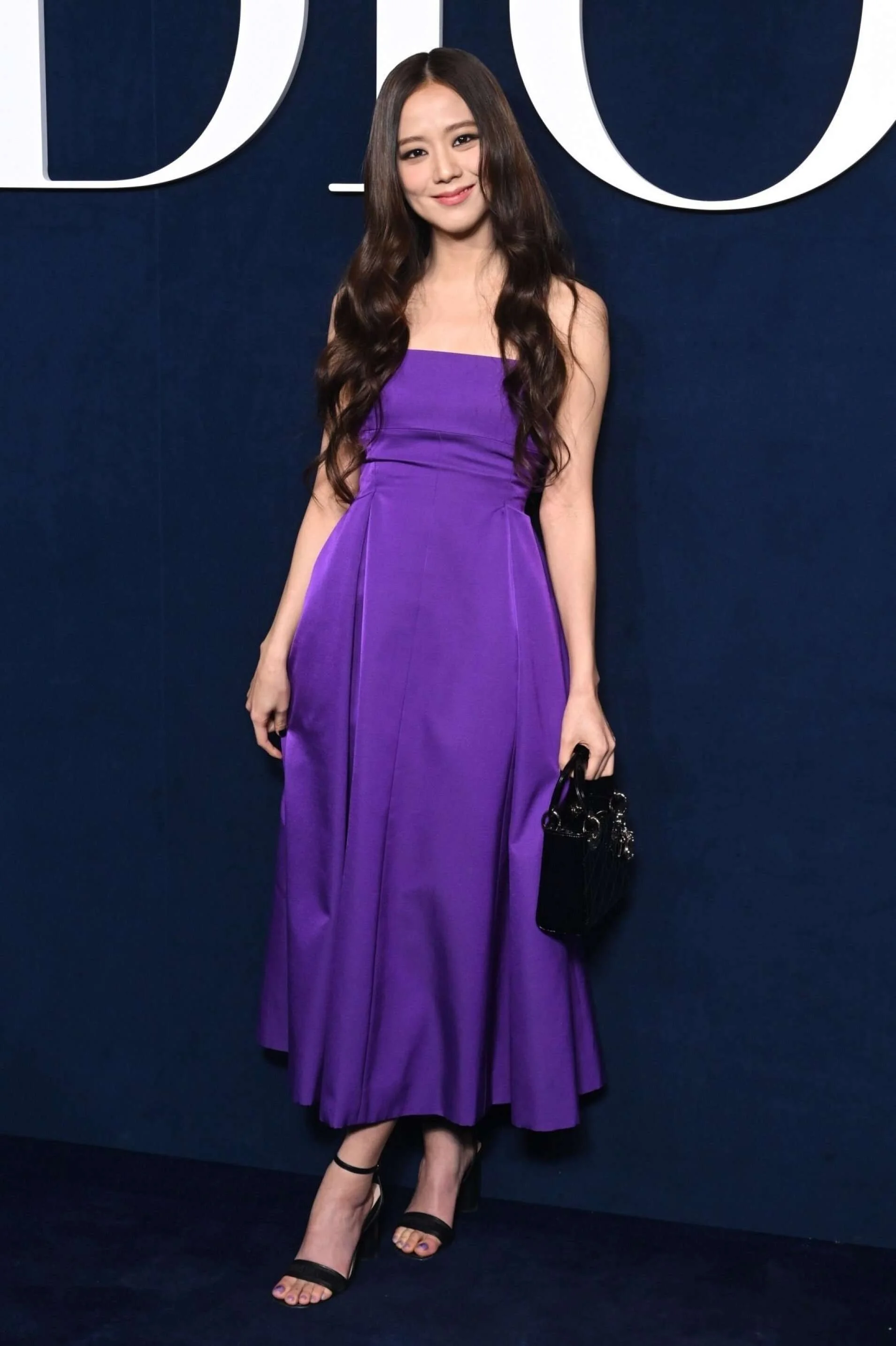 230228-JISOO-DIOR-Women-s-F-W-2023-24-Fashion-Show-at-Paris-Fashion-Week-documents-2(1).jpeg
