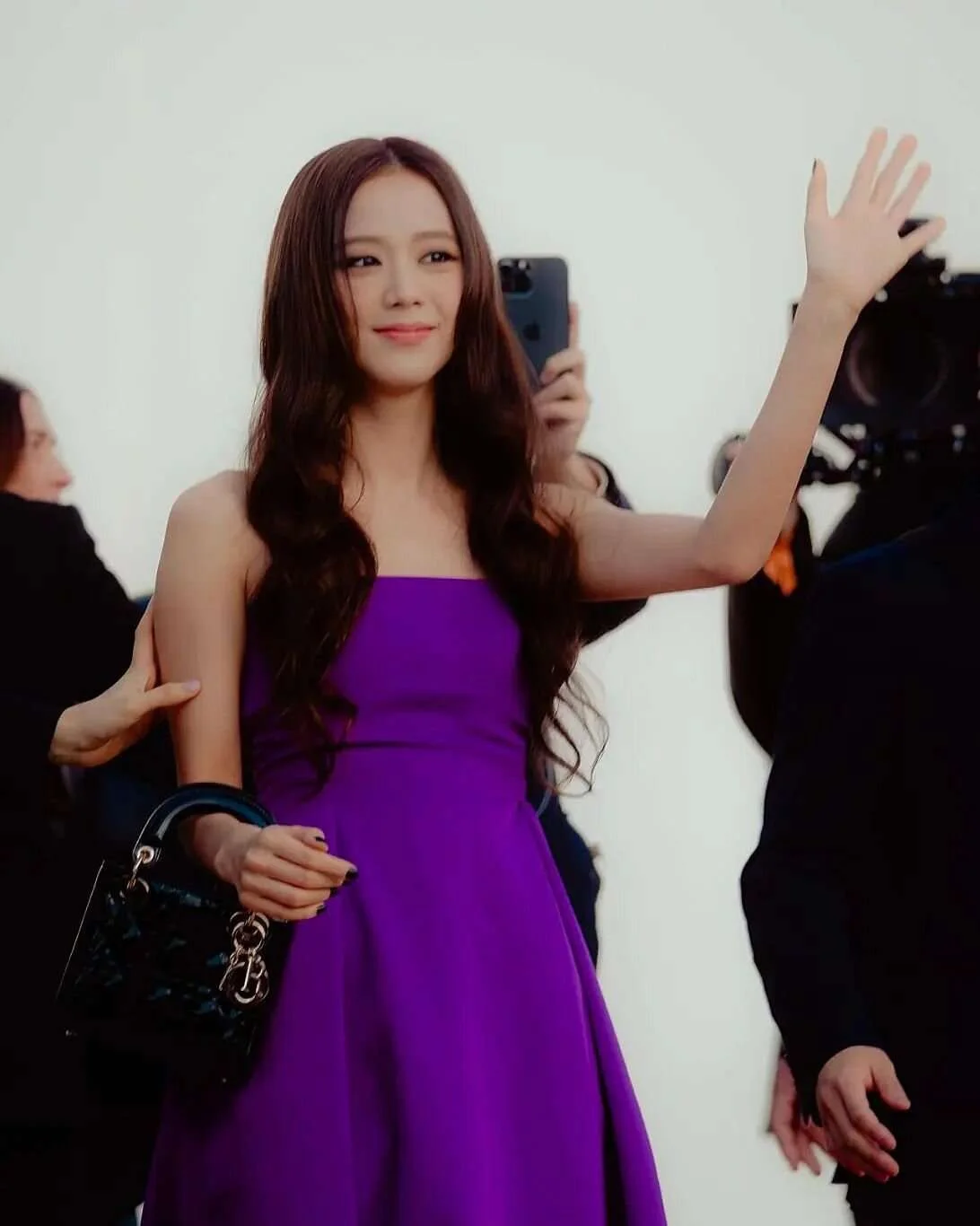 230228-JISOO-DIOR-Women-s-F-W-2023-24-Fashion-Show-at-Paris-Fashion-Week-documents-6.jpeg