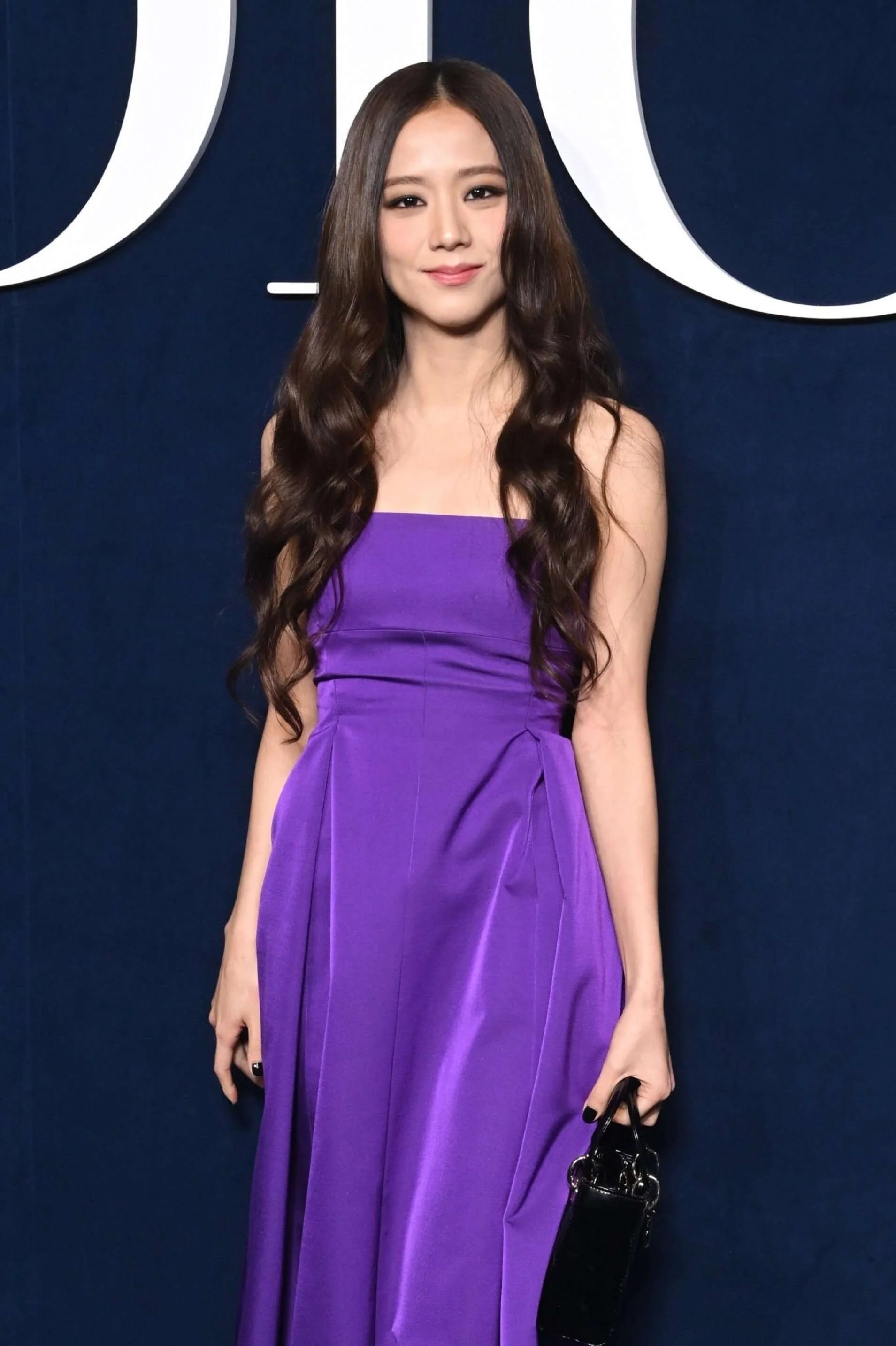 230228-JISOO-DIOR-Women-s-F-W-2023-24-Fashion-Show-at-Paris-Fashion-Week-documents-7(1).jpeg