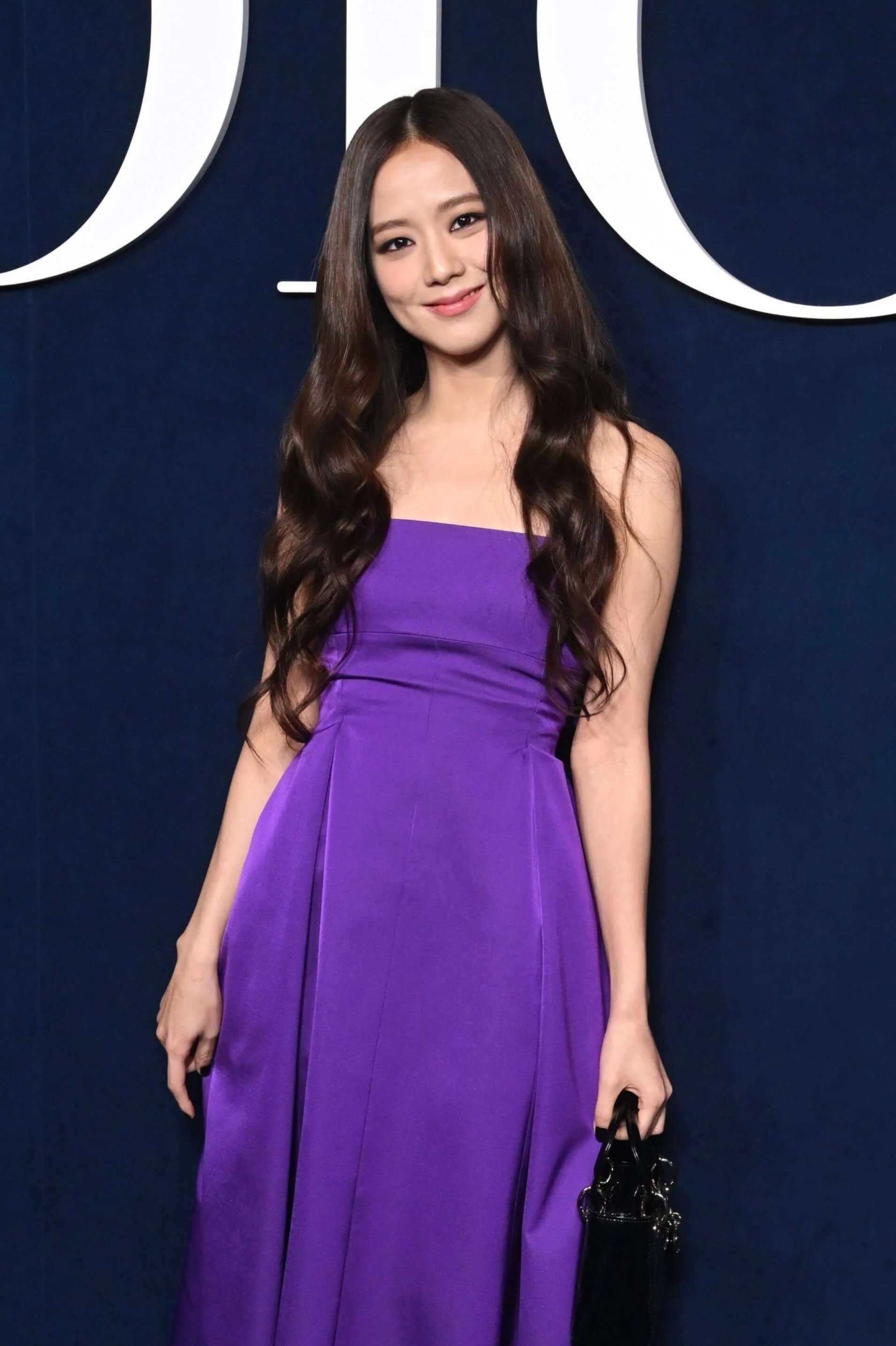 230228-JISOO-DIOR-Women-s-F-W-2023-24-Fashion-Show-at-Paris-Fashion-Week-documents-9(1).jpeg