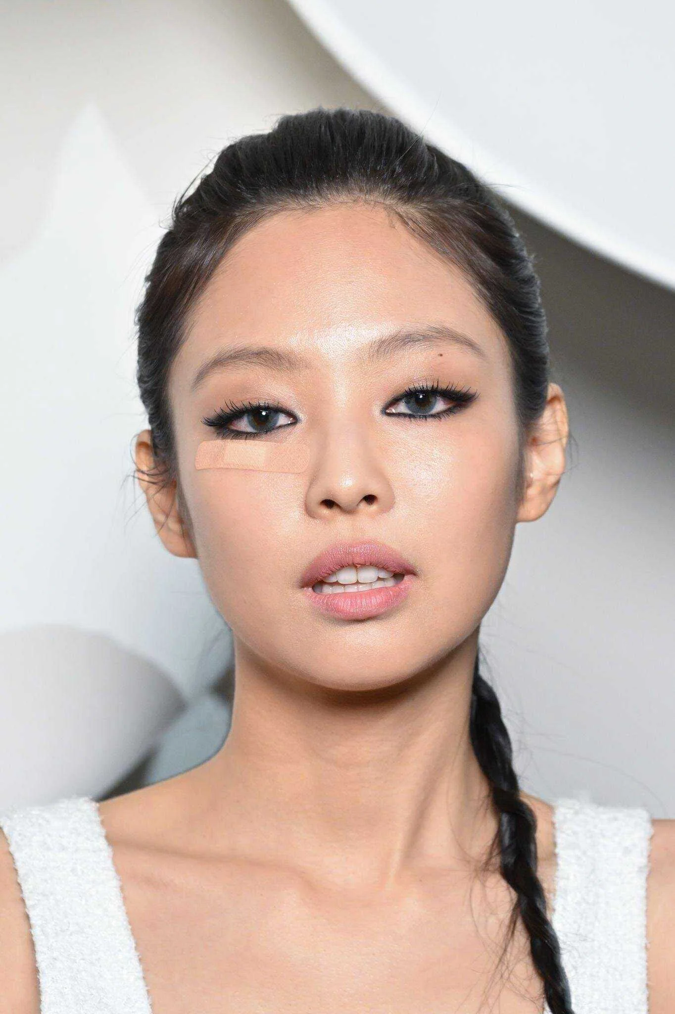 230307-JENNIE-CHANEL-Women-s-F-W-2023-24-Fashion-Show-at-Paris-Fashion-Week-documents-1.jpeg