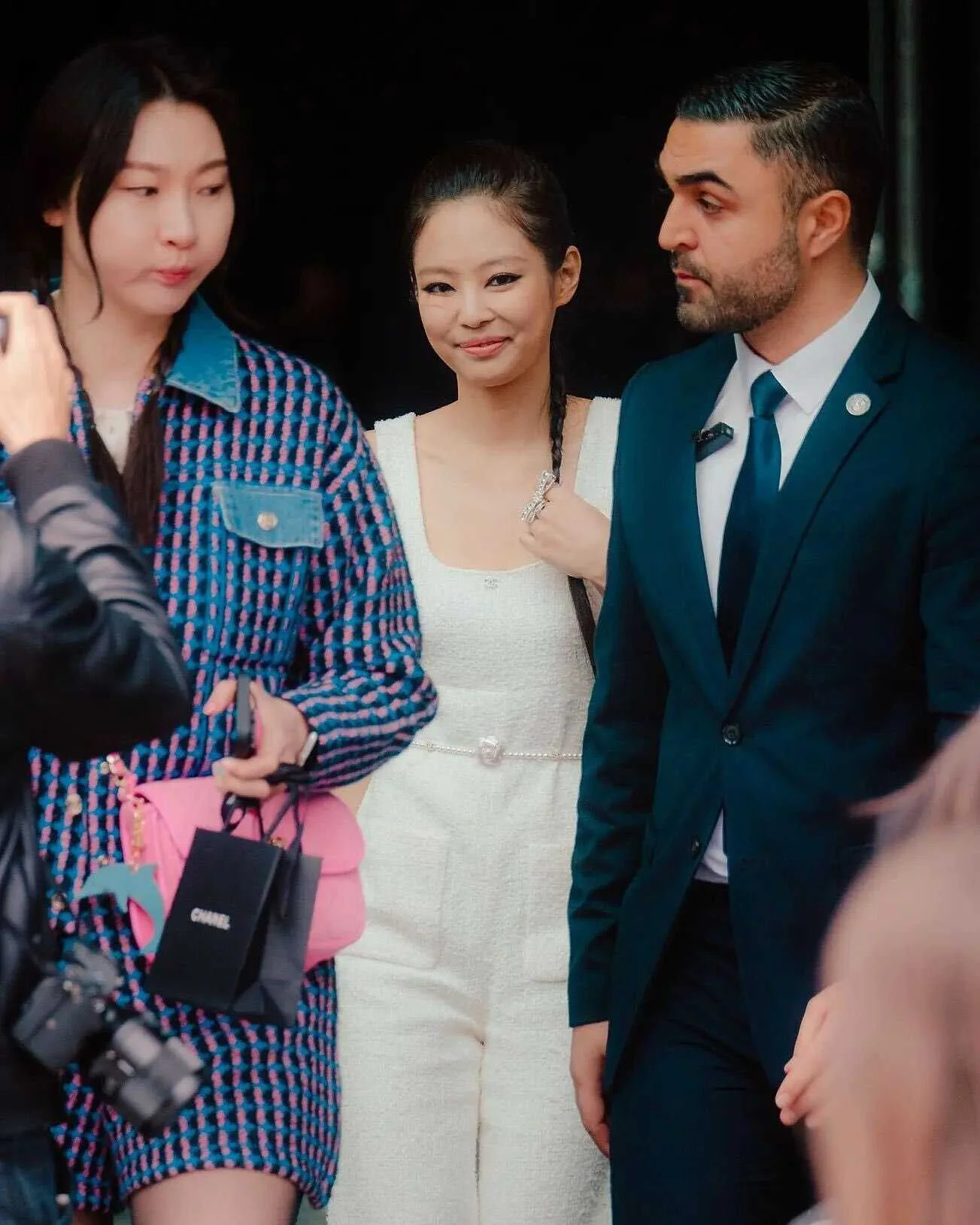 230307-JENNIE-CHANEL-Women-s-F-W-2023-24-Fashion-Show-at-Paris-Fashion-Week-documents-1(3).jpeg