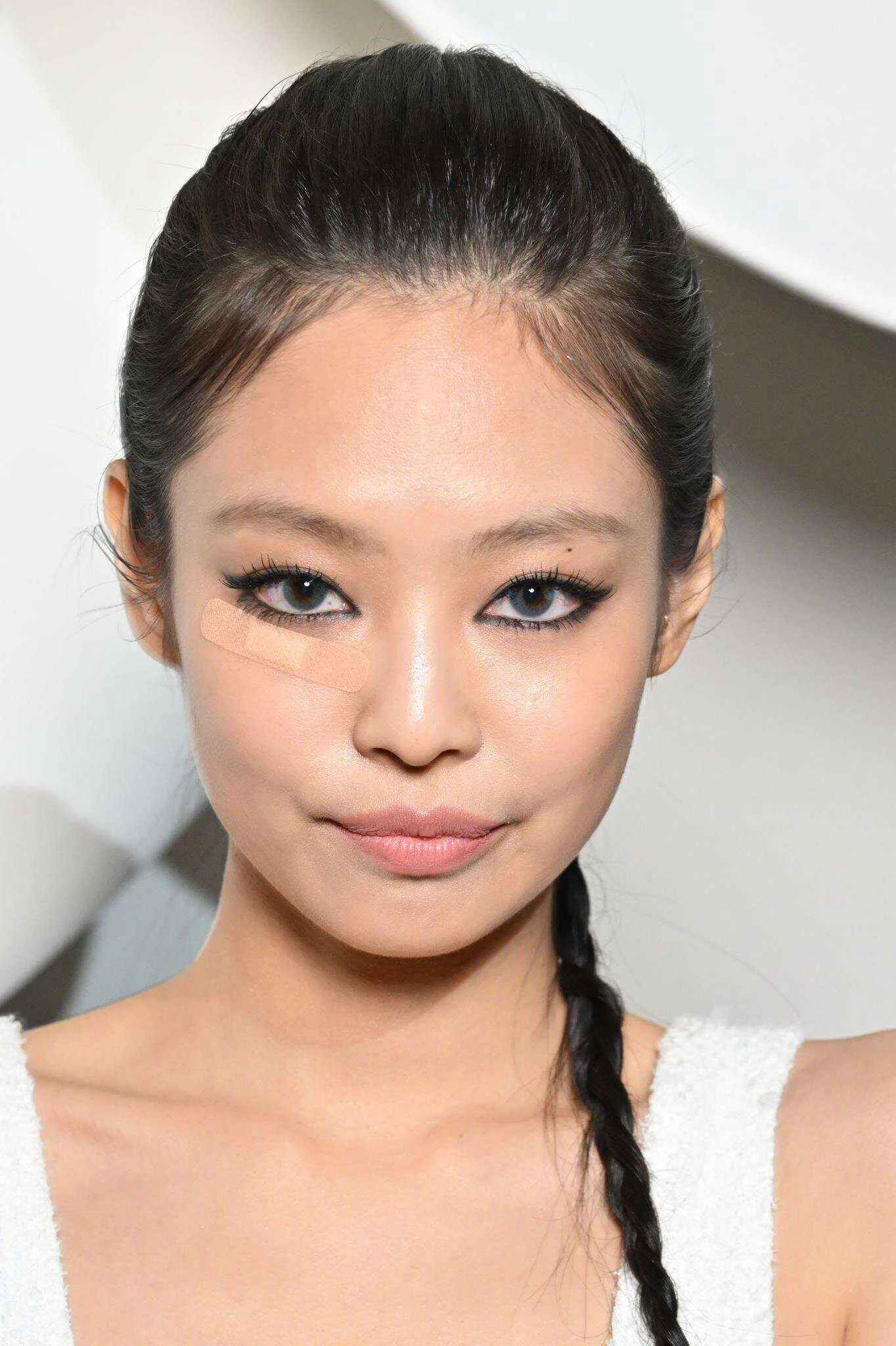 230307-JENNIE-CHANEL-Women-s-F-W-2023-24-Fashion-Show-at-Paris-Fashion-Week-documents-2.jpeg