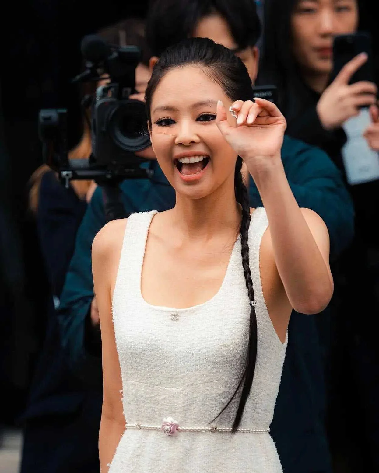230307-JENNIE-CHANEL-Women-s-F-W-2023-24-Fashion-Show-at-Paris-Fashion-Week-documents-2(3).jpeg