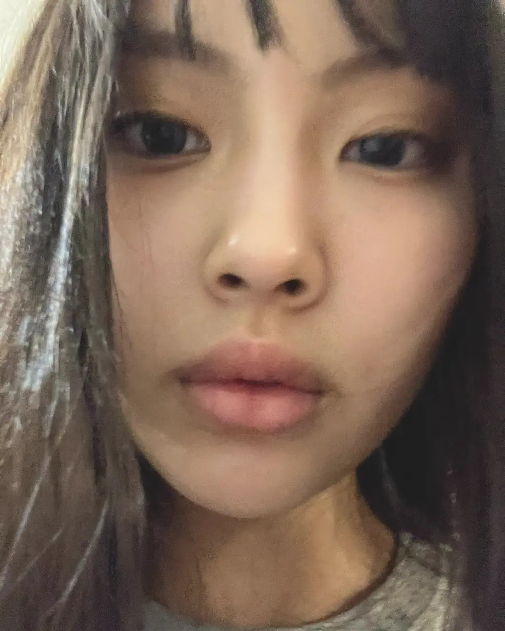 250217-NJZ-Instagram-Update-with-HYEIN-documents-5.webp