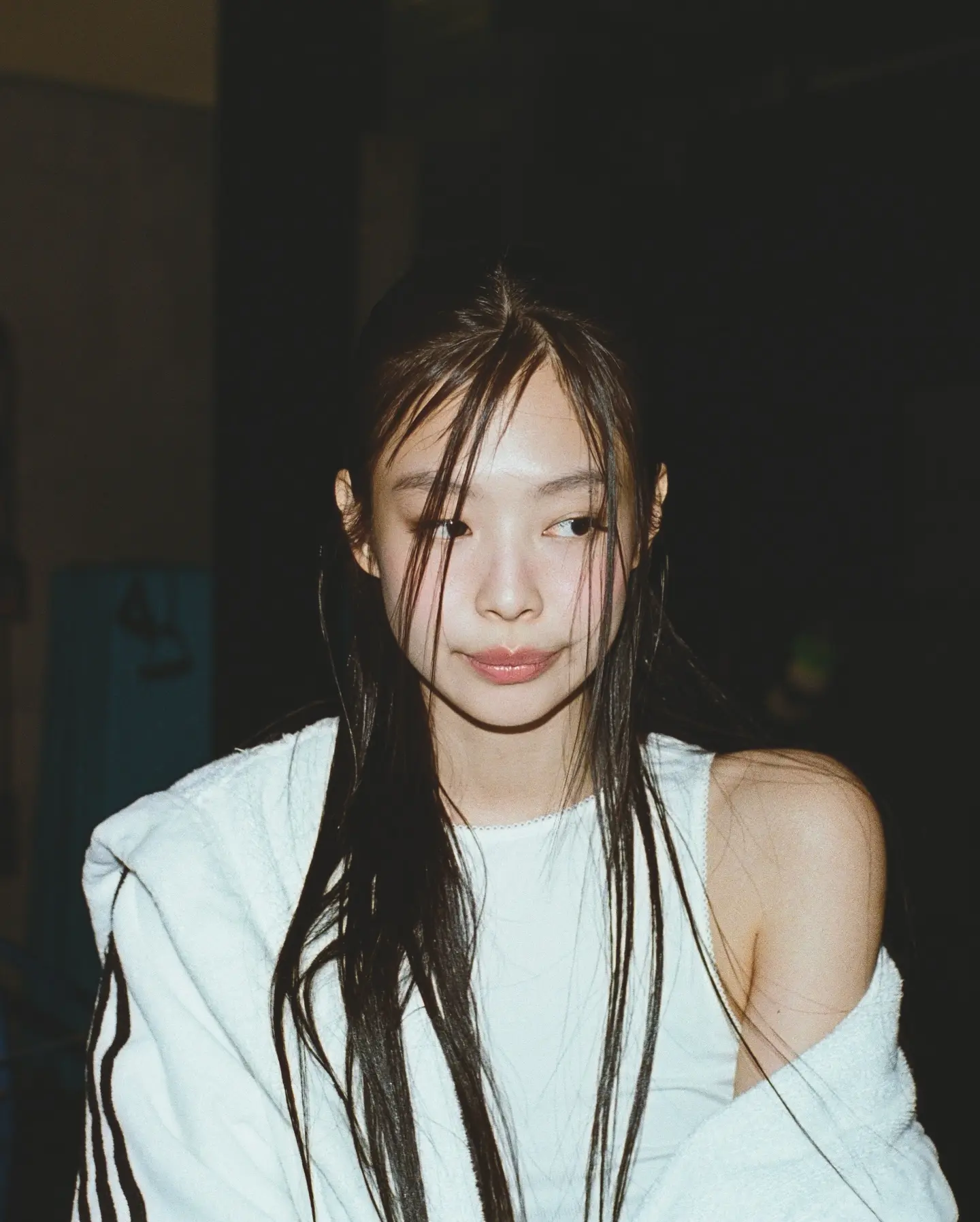 250329-JENNIE-Instagram-Update-documents-9.webp