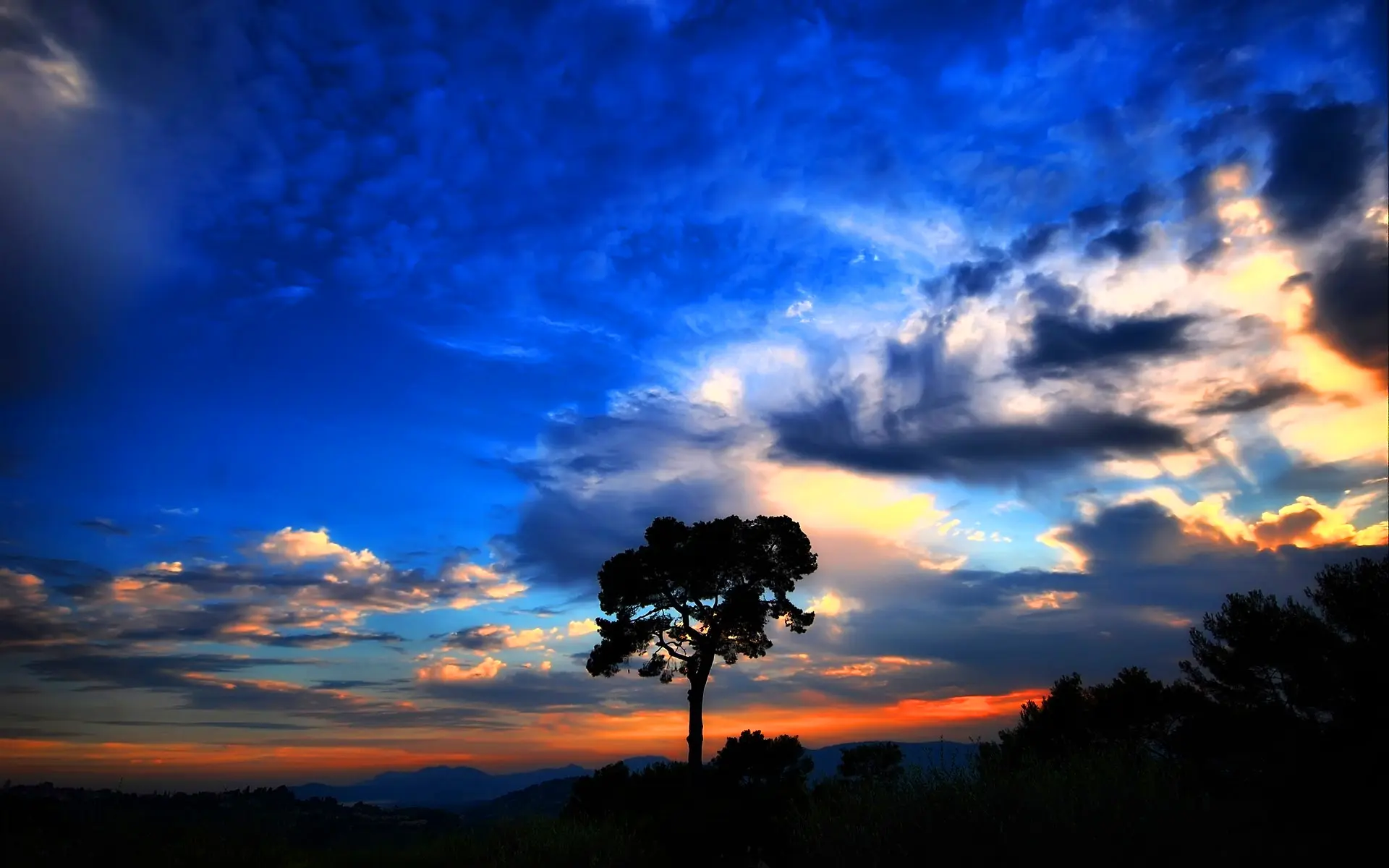 clouds-wallpaper-evening.webp