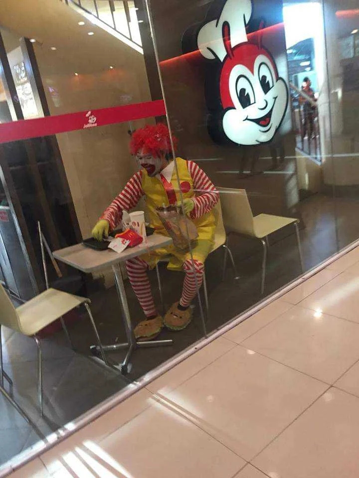 Mcdo@Jollibee.jpg