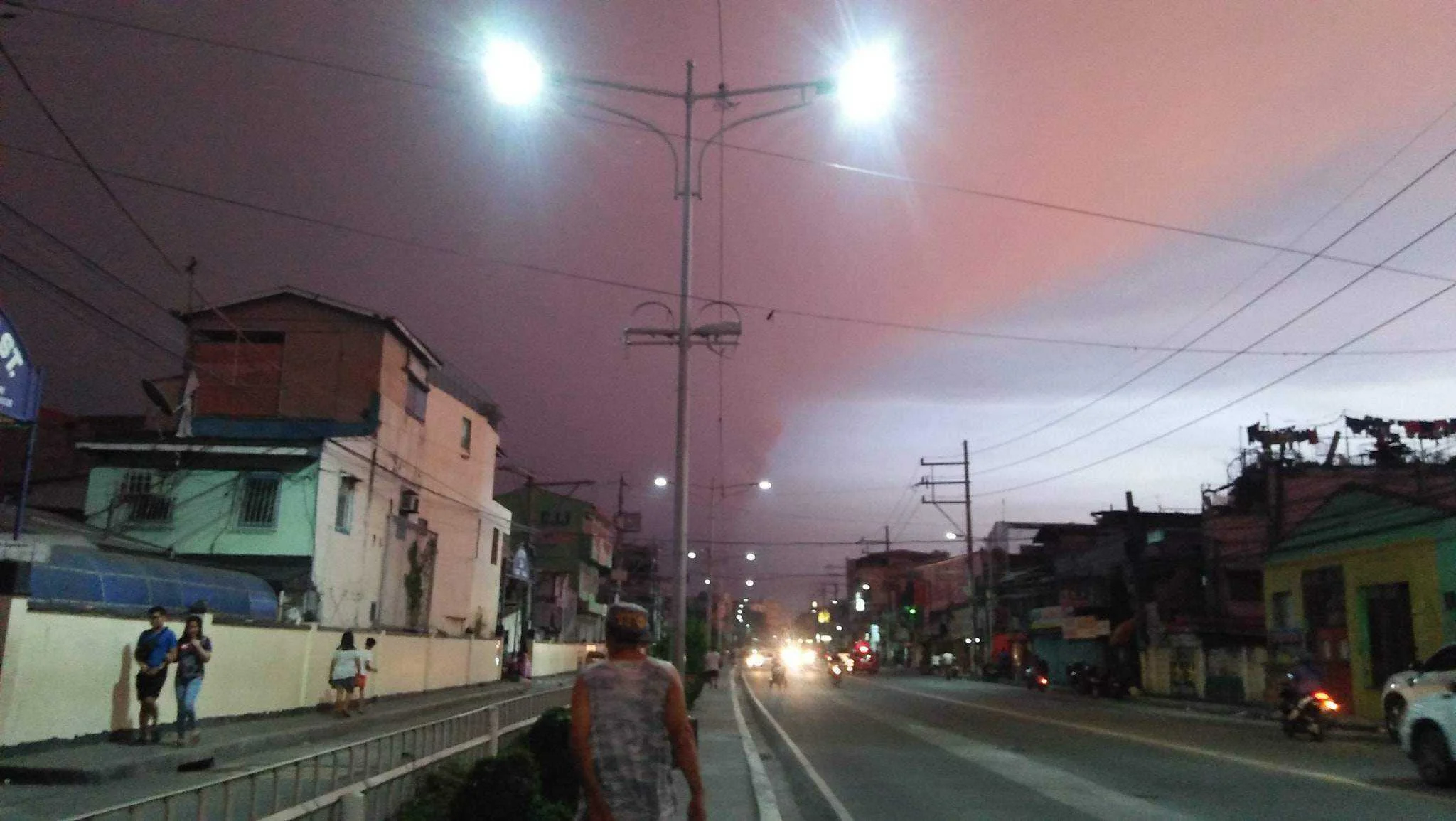 Taal volcano's plume of ashes sa amin